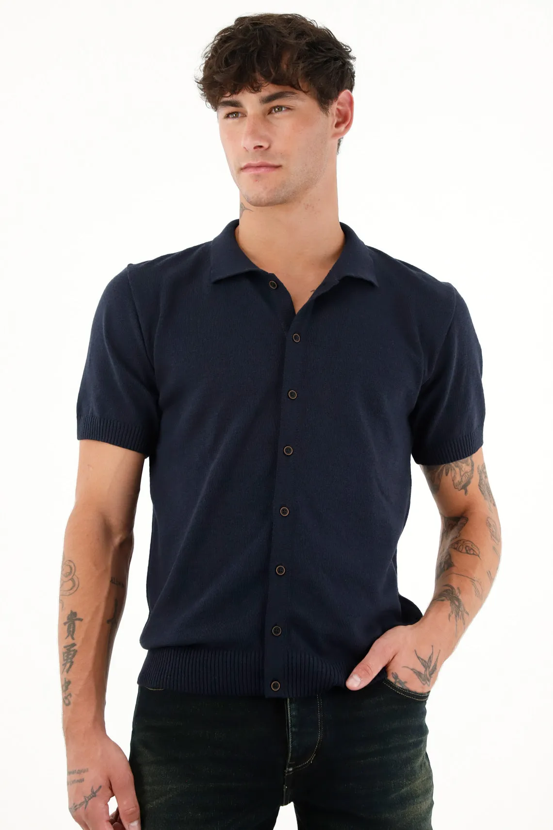 Camisa tipo polo tejida azul para hombre
