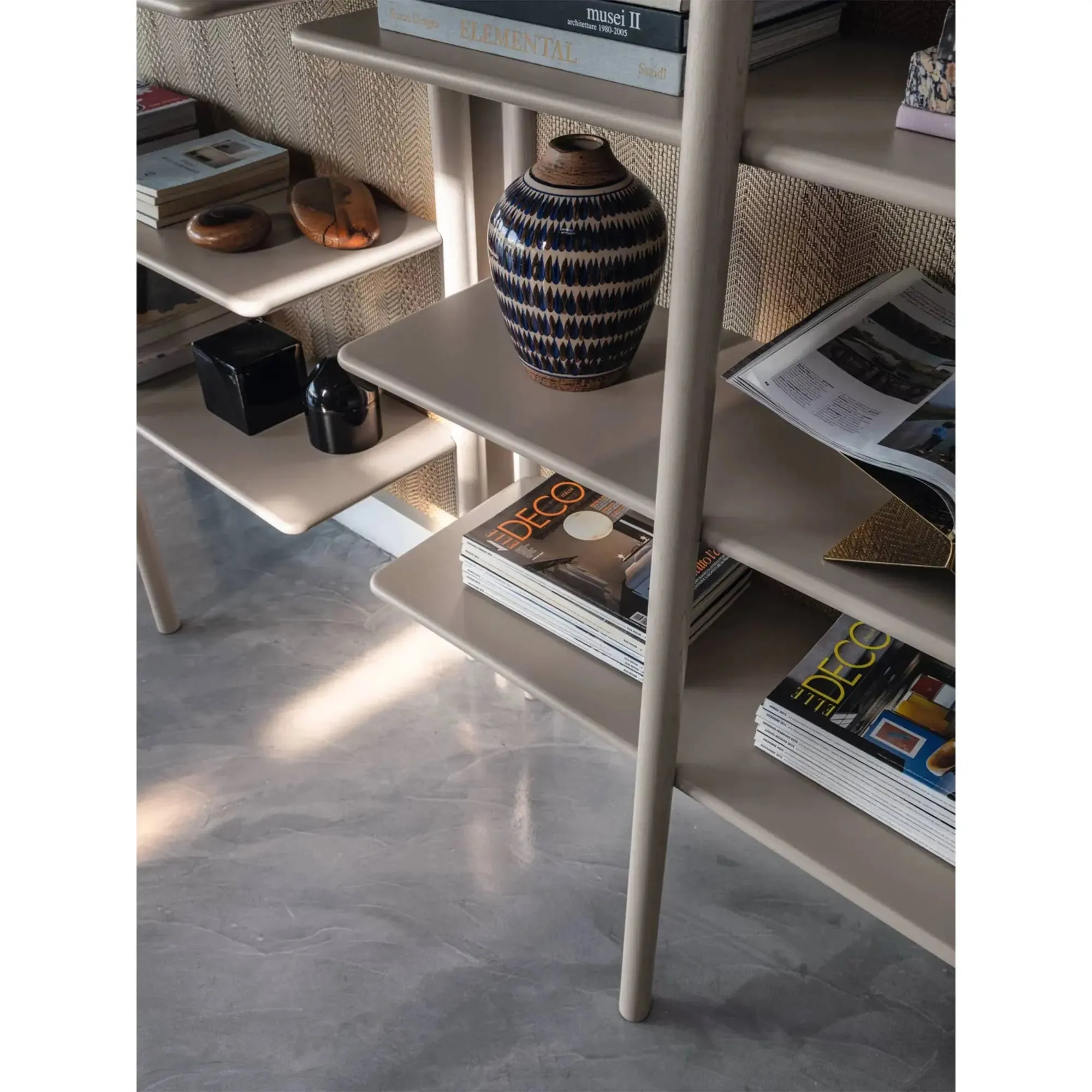 Daen 72 - Bookshelf