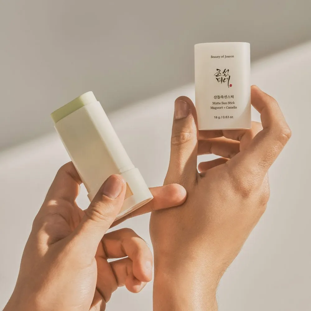 Matte Sun Stick: Mugwort   Camelia SPF 50  PA    
